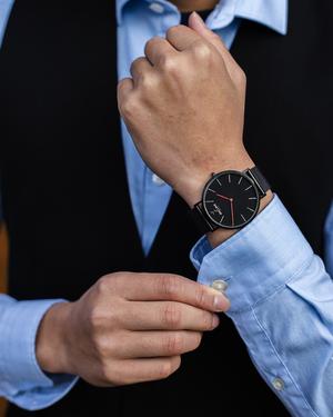 Levante - Black / Black Mesh
