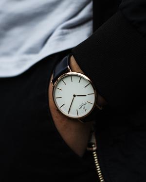 Levante - Rose Gold / Black Leather